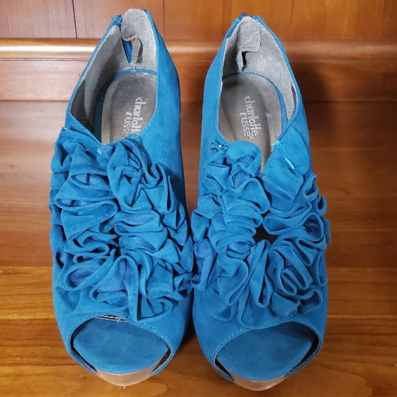 Ruffled heels - Picture 2 of 4